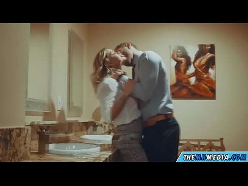 ❤️ когда грудастая блондинка соблазняет тебя в общественном туалете ❤️ Порно видео на сайте videolucrativo.top ❤